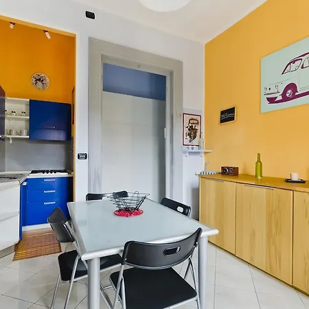 Crocetta & Porta Nuova Colourful Flat Apartamento *