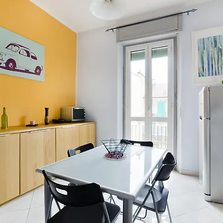 Crocetta & Porta Nuova Colourful Flat Apartamento