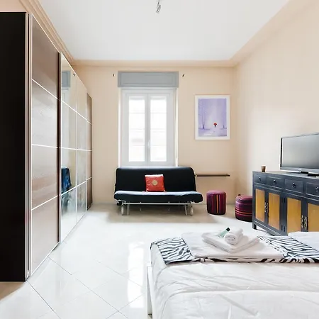 Crocetta & Porta Nuova Colourful Flat Apartamento Turín