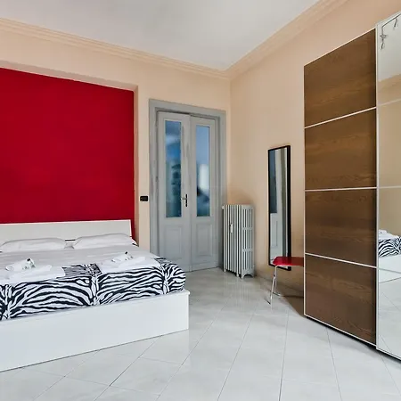 Crocetta & Porta Nuova Colourful Flat Turín
