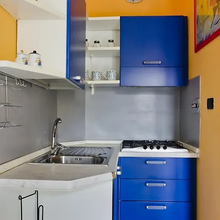Crocetta & Porta Nuova Colourful Flat Turín